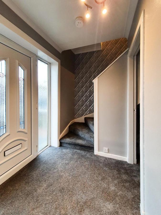 3 Bedroom House Amazon M90 Dunfermline Edinburgh Ngoại thất bức ảnh