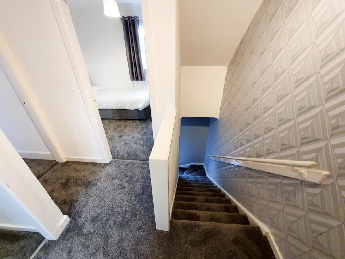 3 Bedroom House Amazon M90 Dunfermline Edinburgh Ngoại thất bức ảnh